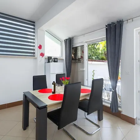 Family Apartment Romina Vrsar Exterior photo